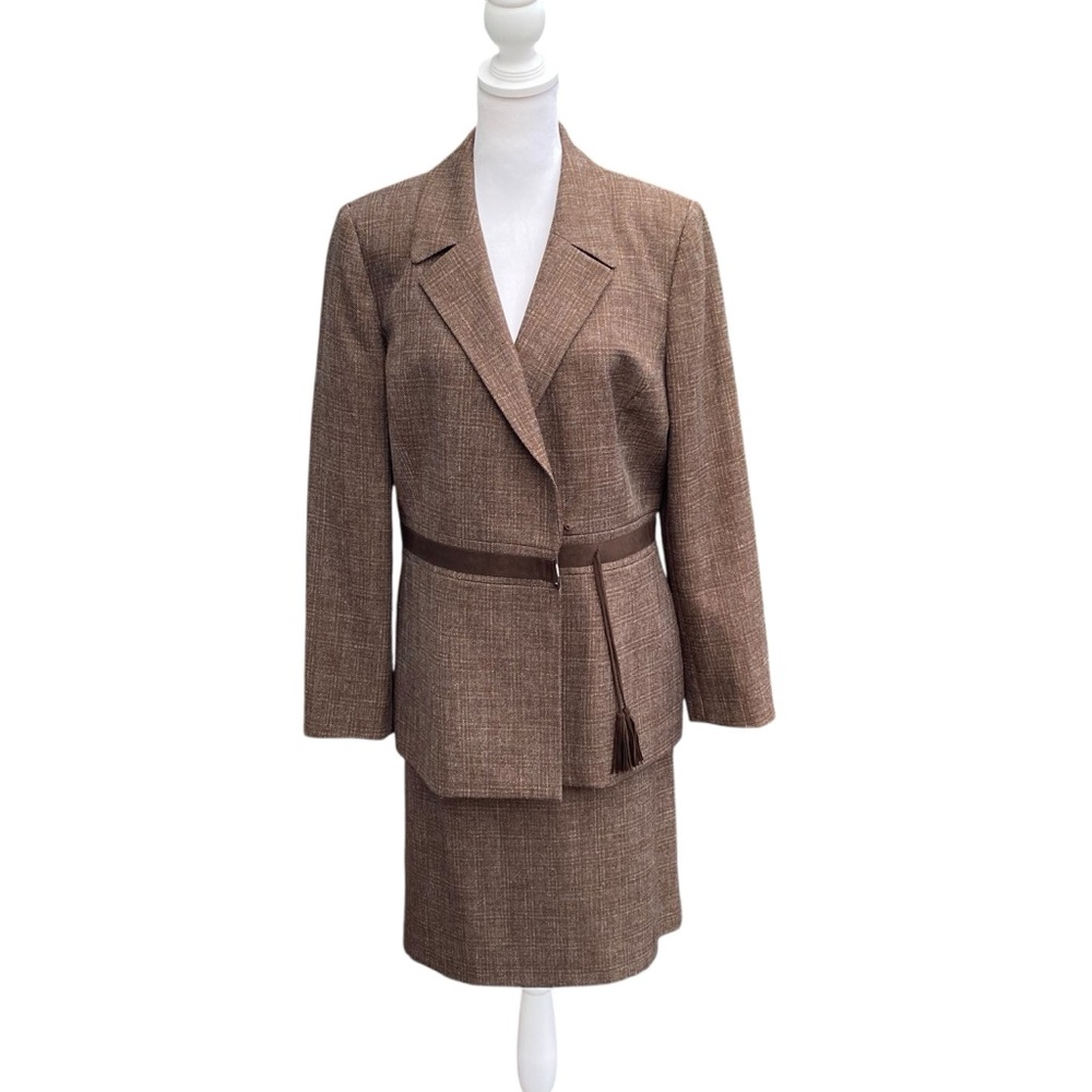 Le Suit Brown Tweed Skirt Suit with Tassel‎ Size 10 Jacket Missing A Button